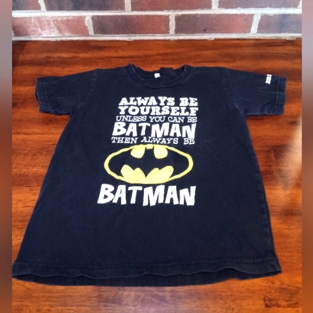 Boys tee shirt says size M but it runs more like small good condition